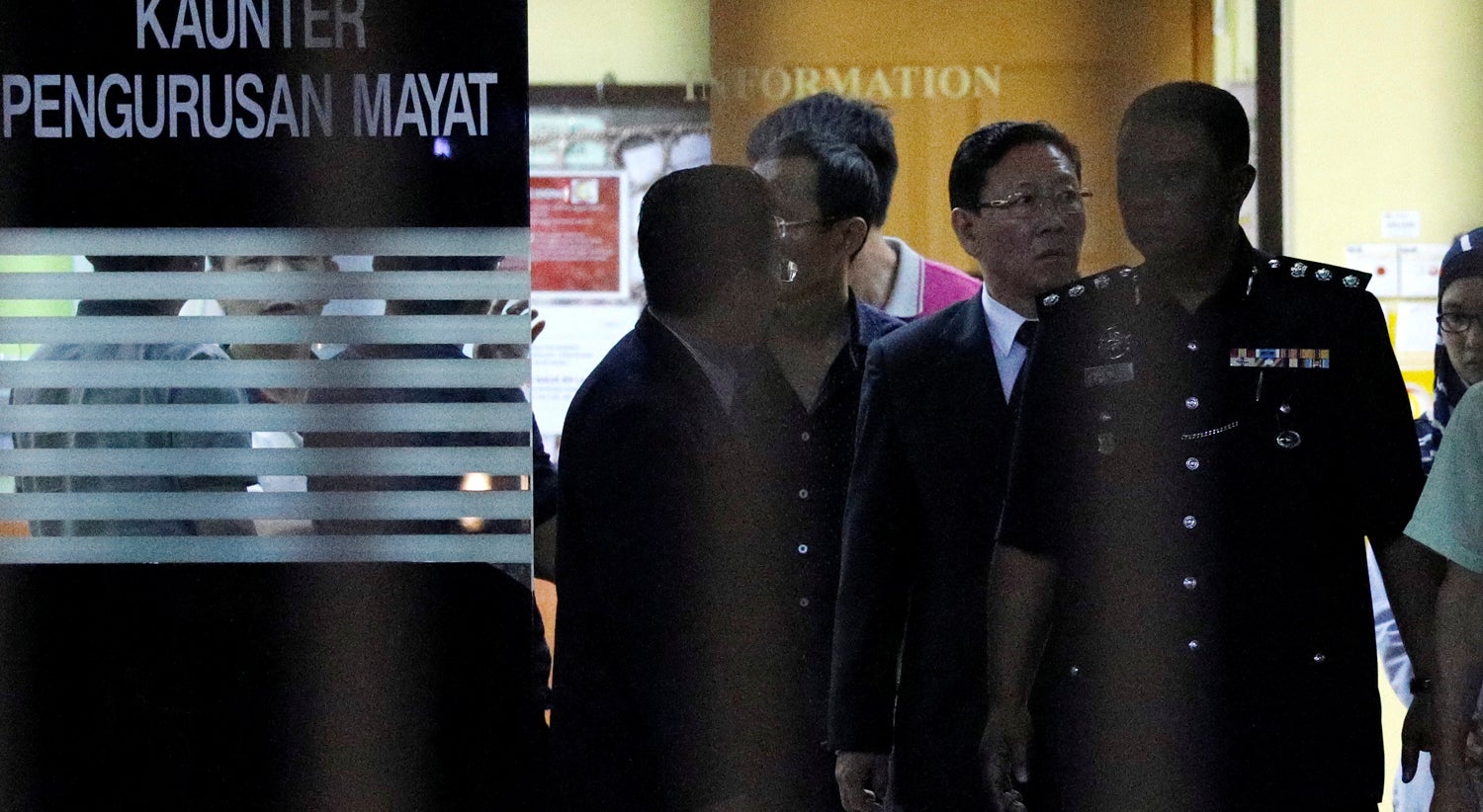 O embaixador da Coreia do Norte na Mal&aacute;sia, Kang Chol, &agrave; sa&iacute;da do Hospital de Kuala Lumpur. Foto: Edgar Su - Reuters