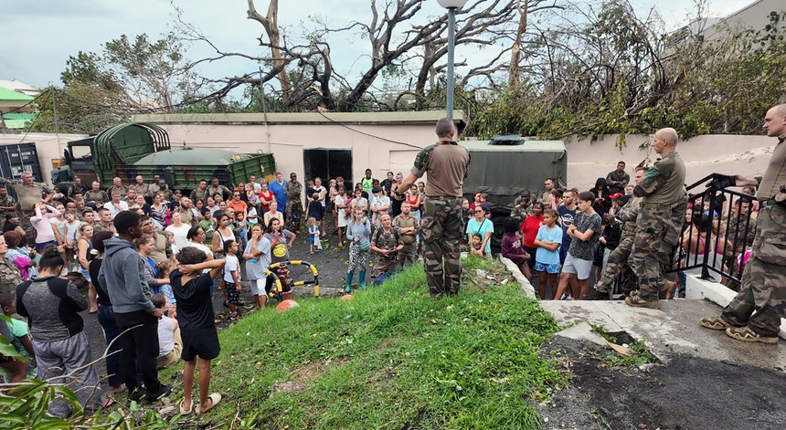 Imagem relacionada com a notícia: “Penso que serão certamente várias centenas, talvez atinjamos o milhar, ou até vários milhares”, admitiu o governador francês de Mayotte
