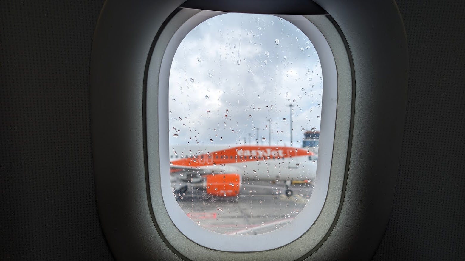 Greve dos tripulantes da easyJet deverá afetar pelo menos 443 voos