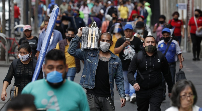 A pandemia não dá tréguas no México
