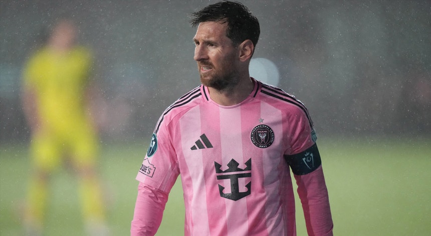 Imagem de Messi atinge marca dos 900 golos na carreira