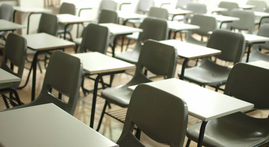 Sindicatos criticam ministro da Educação pelas falhas na correção dos exames