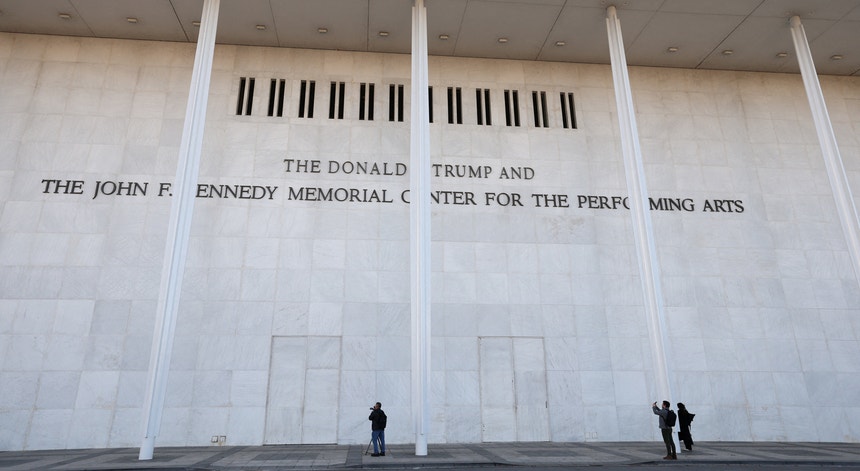 Imagem de Concerto de Natal no Kennedy Center cancelado depois de Trump pôr o seu nome no edíficio