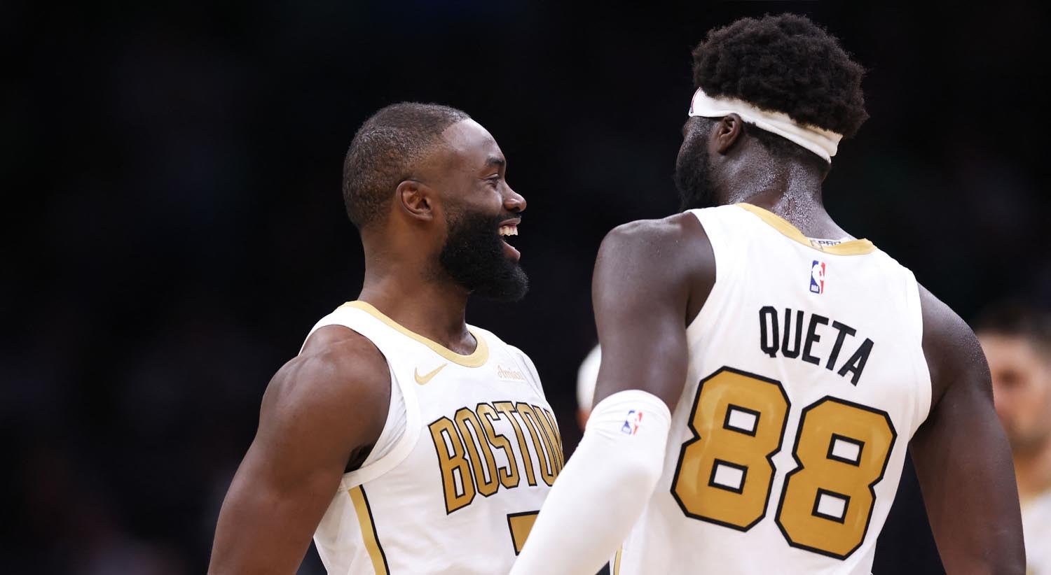 Queta soma 17 pontos em novo triunfo dos Celtics