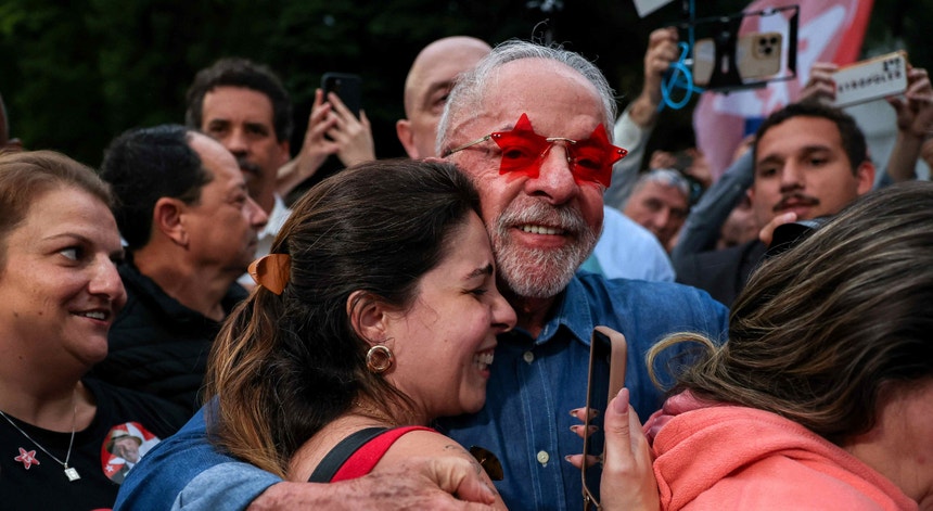 Imagem de Eleições no Brasil. Datafolha projeta que Lula da Silva será reeleito para quarto mandato
