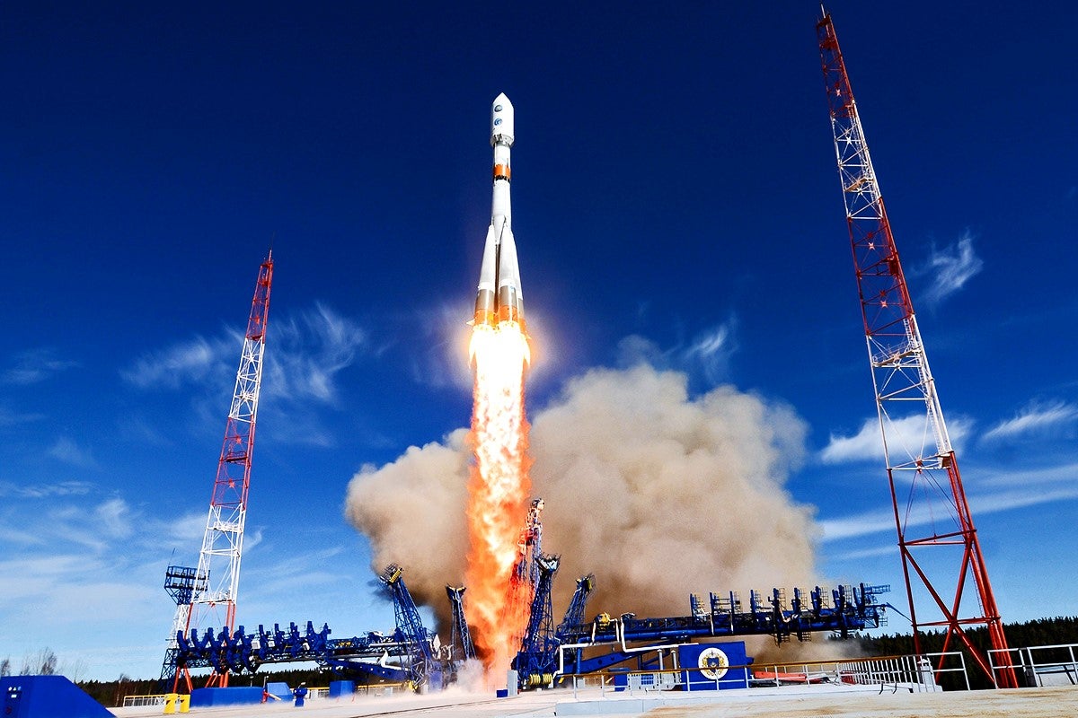 The British state-owned company OneWeb has advised against using Russian missiles to launch satellites