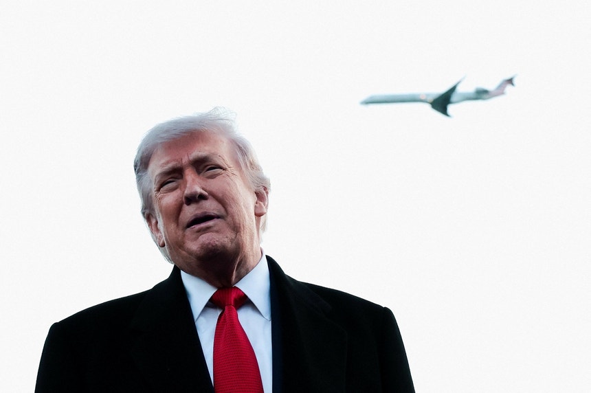 Imagem de "Pancadinhas de amor". Trump garante que continua cessar-fogo apesar de novo ataque