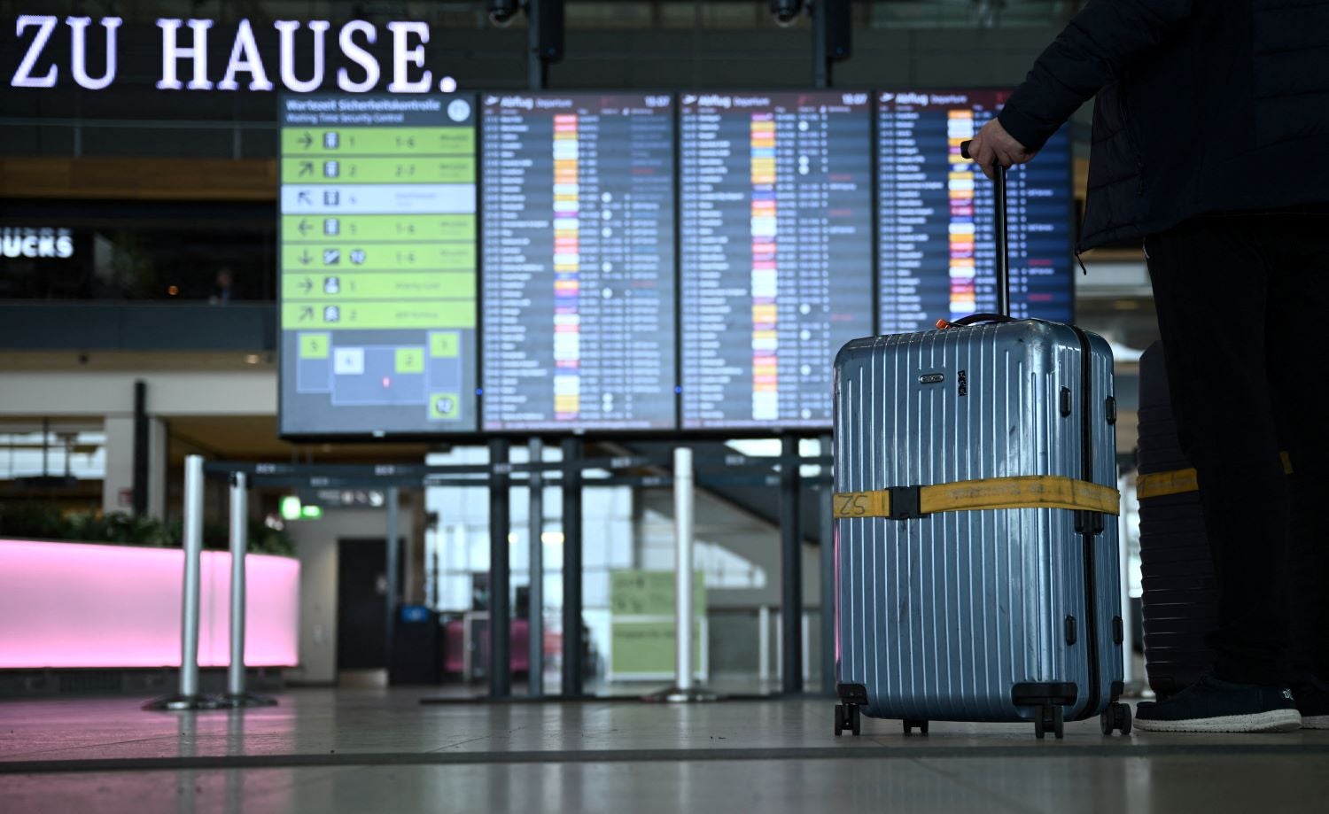 Aviação. Subida do preço dos combustíveis força suspensões e cancelamentos de voos e reservas