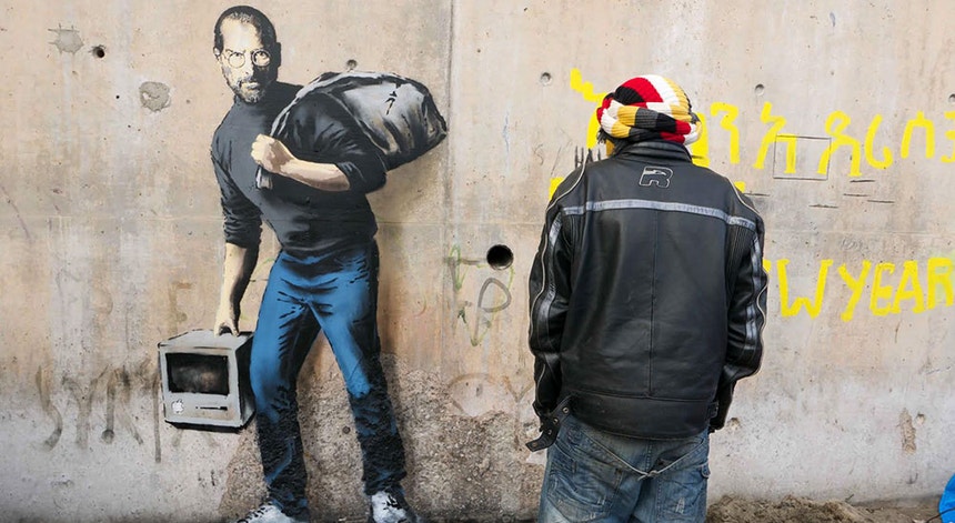 "O filho de um migrante da Síria" é a legenda da imagem no site de Banksy. 
