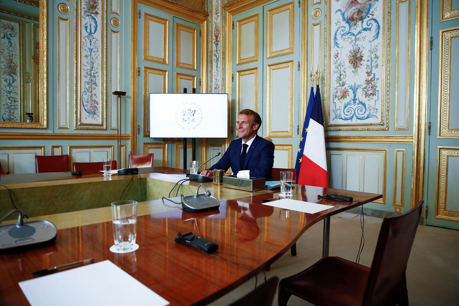 Presidente francês alerta que Estado Islâmico continua a ser uma ameaça - Vimarsana News
