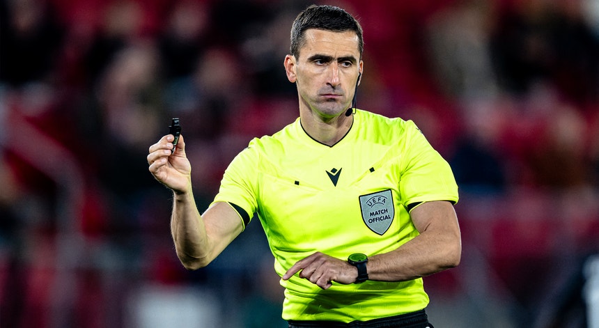 Montenegrino e albanês arbitram jogos de Benfica e Torreense na Liga Europa