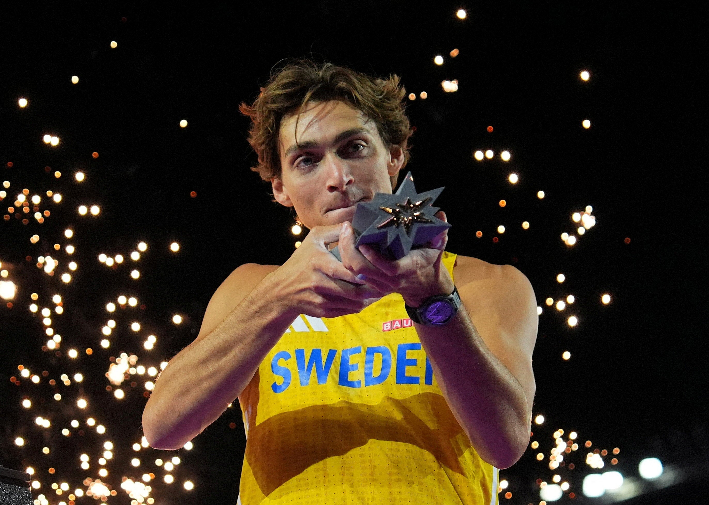 Armand Duplantis entre os finalistas a atleta europeu do ano