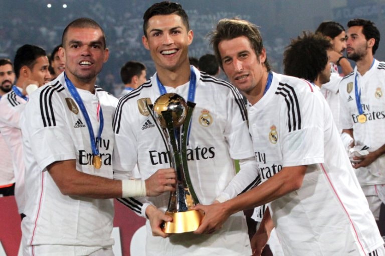  20 de dezembro - Real Madrid vence o Mundial de Clubes frente ao San Lorenzo e Cristiano Ronaldo concretiza um &quot;Super Slam&quot;. Todos os pr&eacute;mios e t&iacute;tulos ganhos no Manchester United, o internacional portugu&ecirc;s conseguiu igualar no Real Madrid 