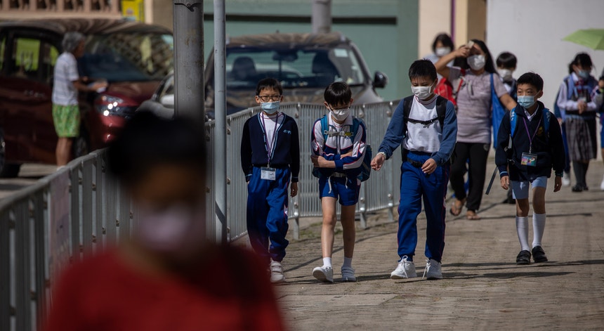 Os chineses continuam a precaver-se contra os perigos da pandemia
