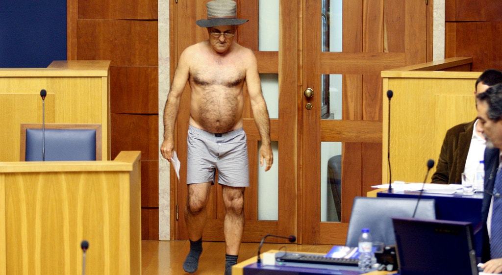 Imagem ilustrativa: Protesto em roupa interior