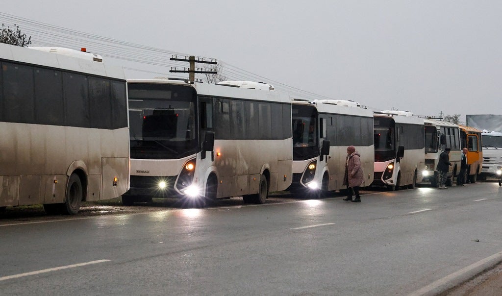 Temporary Ceasefire Lets Aid Convoy Leave Oleshky for Crimea
