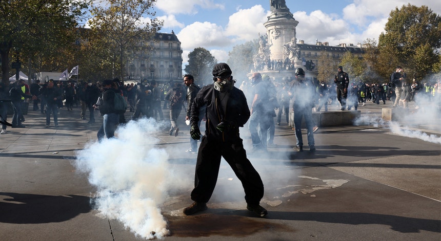 Violência em França. Dezenas de detidos em novo dia de protestos