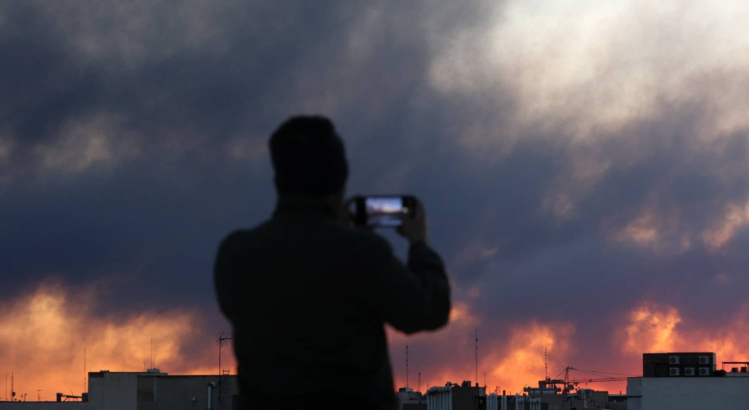 Portugal tem reservas energéticas para 93 dias de consumo. Israel promete continuar a atacar Irão "com força"