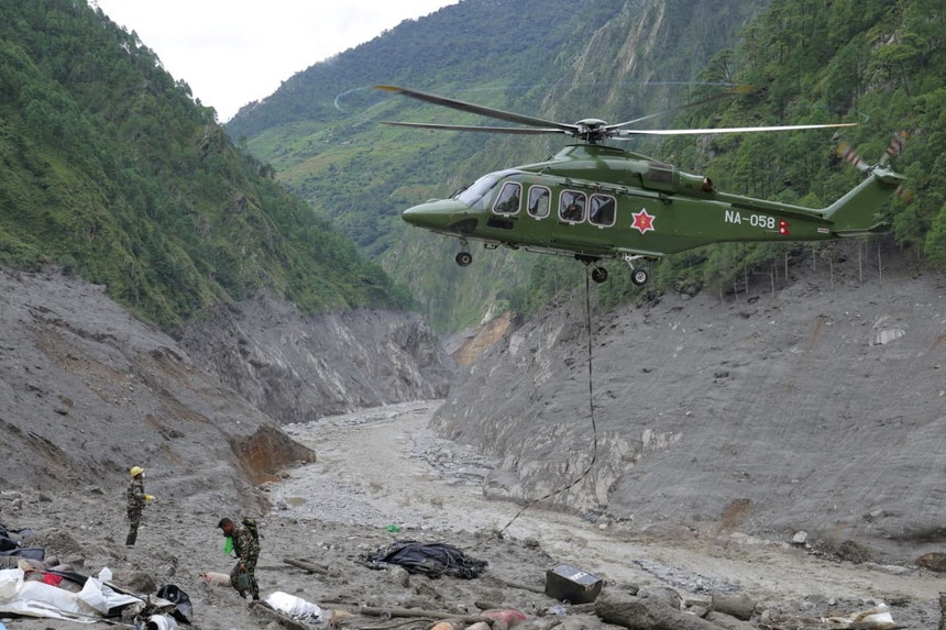 Imagem de Nepal. Pelo menos 46 pessoas continuam encurraladas em central hidroelétrica