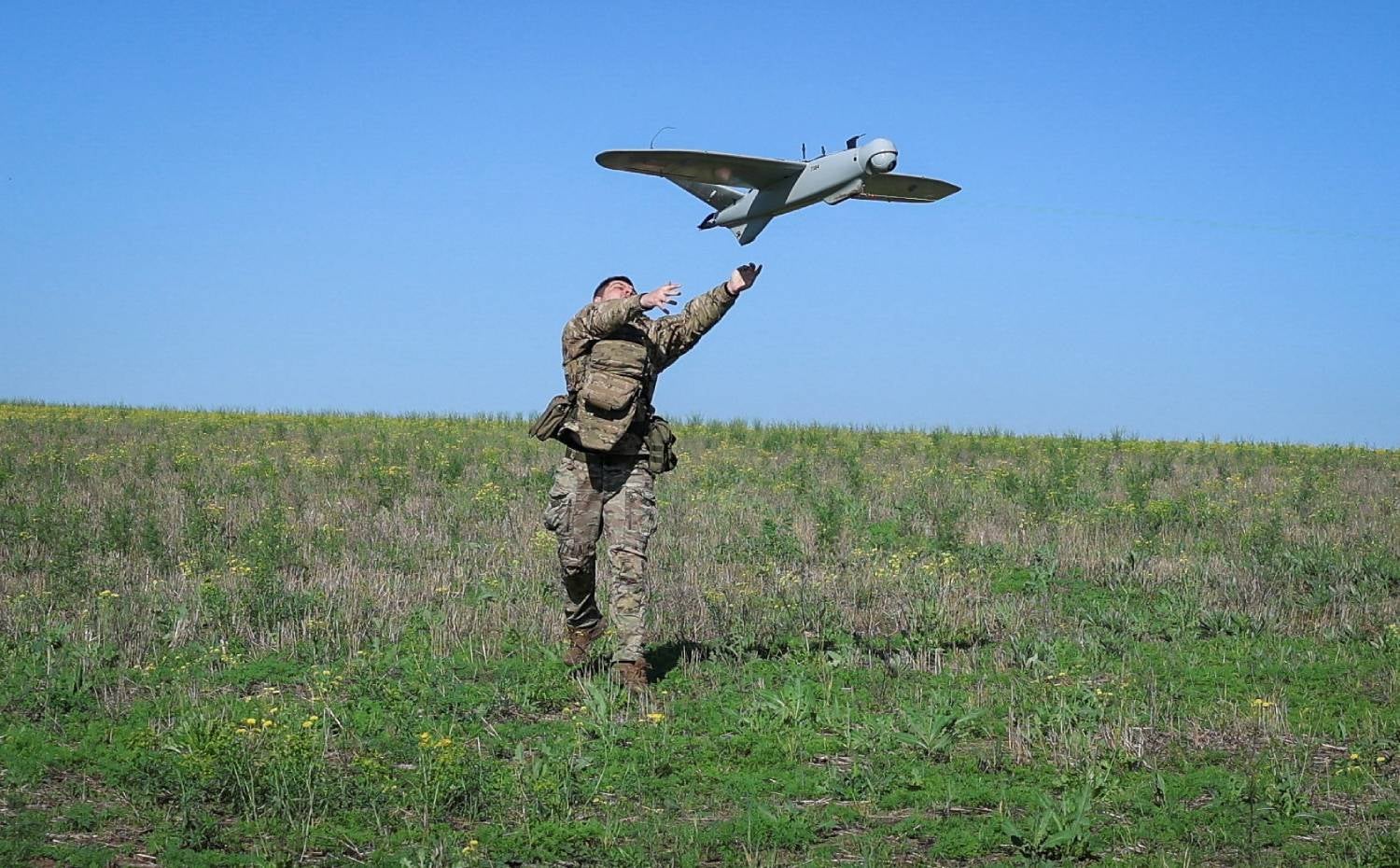 Depósito de petróleo russo em chamas após ataque de drones ucranianos