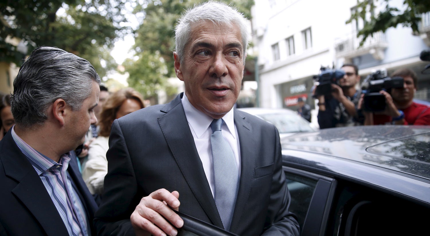 S�crates. � insuport�vel assistir aos ataques de Costa