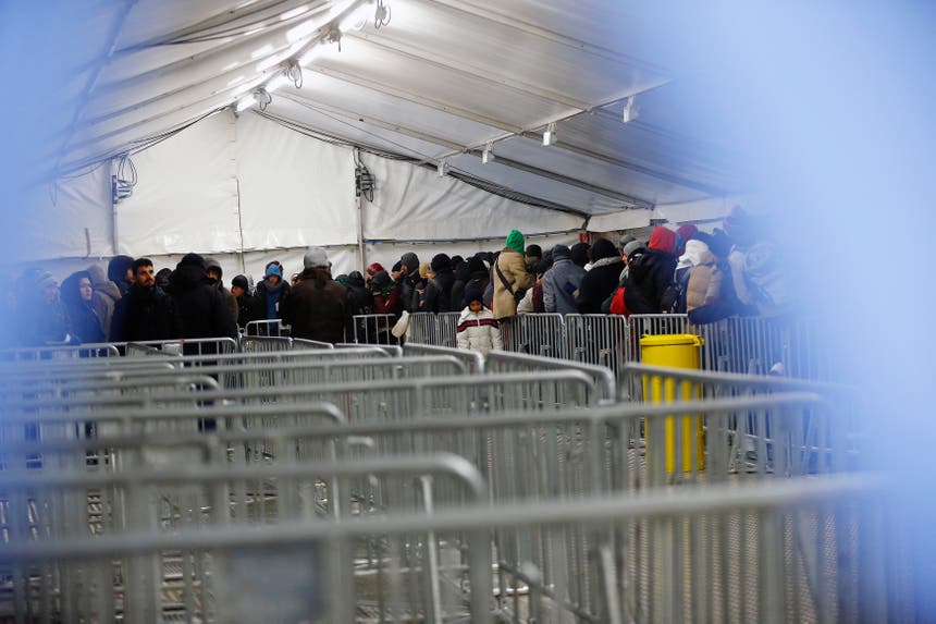 Migrantes num centro de acolhimento em Berlim, dia 5 de janeiro de 2015 Foto: Reuters Migrantes num centro de acolhimento em Berlim, dia 5 de janeiro de 2015 Foto: Reuters