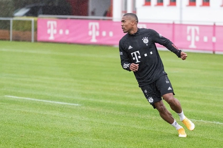 Agora é oficial! Douglas Costa está de volta ao Bayern de Munique