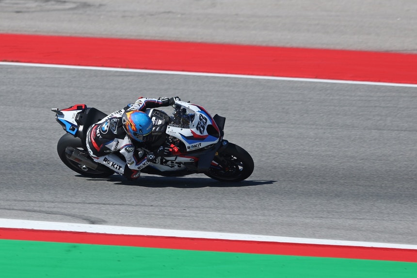 Imagem de Miguel Oliveira abandona segunda corrida de Superbikes em Cremona após queda