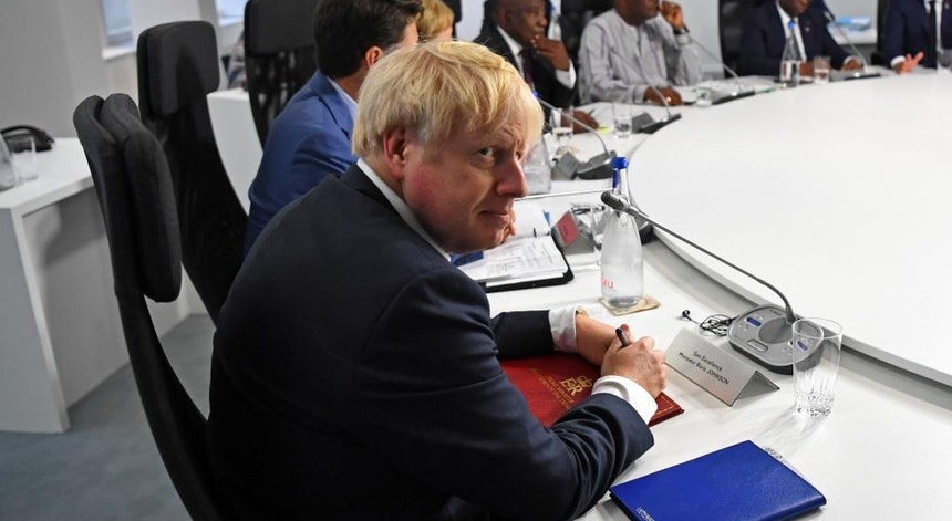 "Tudo depende dos nossos amigos e parceiros da UE", acredita Johnson

