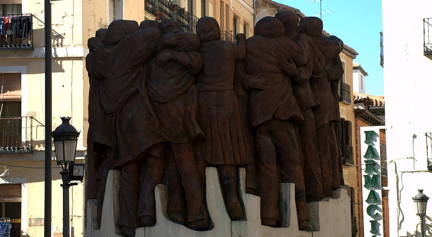 Todos os anos, a 24 de janeiro o Massacre de Atocha é recordado na Praça Anton Martín, onde uma escultura de Juan Genovés homenageia as vítimas
