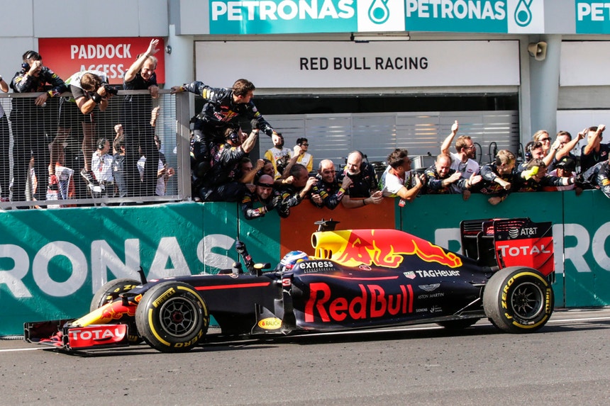 Ricciardo triunfa em Sepang 

