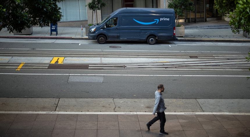 Culpa é da inteligência artificial. Amazon anuncia novo corte de 16 mil postos de trabalho