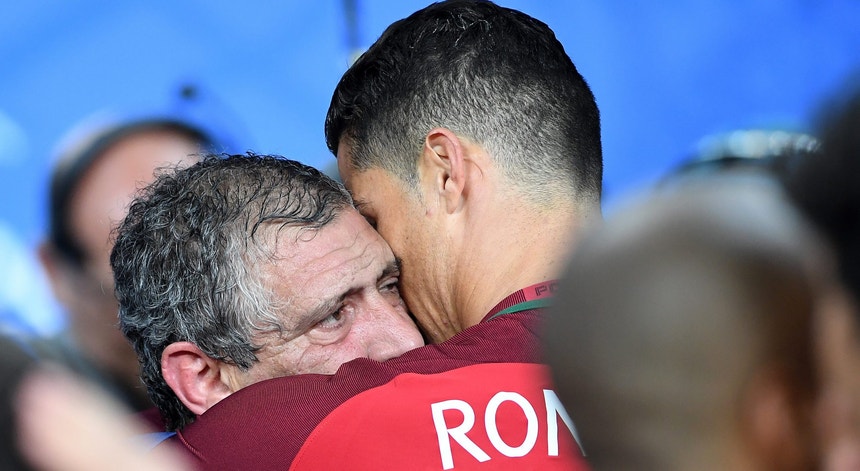 Aquele abraço entre Fernando Santos e Cristiano Ronaldo pode repetir ao final da tarde desta segunda feira

