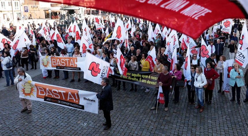 Manifestação de sábado passado promovida no Porto pelo Sindicato de Professores da Zona Norte e pela FNE

