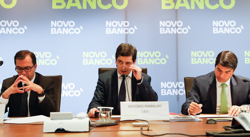 O presidente do Novo Banco, António Ramalho, fala aos jornalistas durante a apresentação de resultados de 2017
