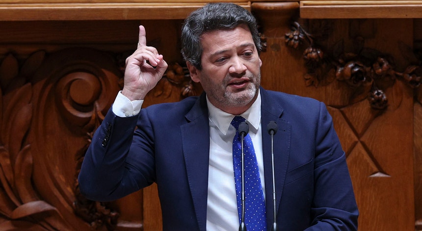 Imagem de Ventura acusa Governo de 