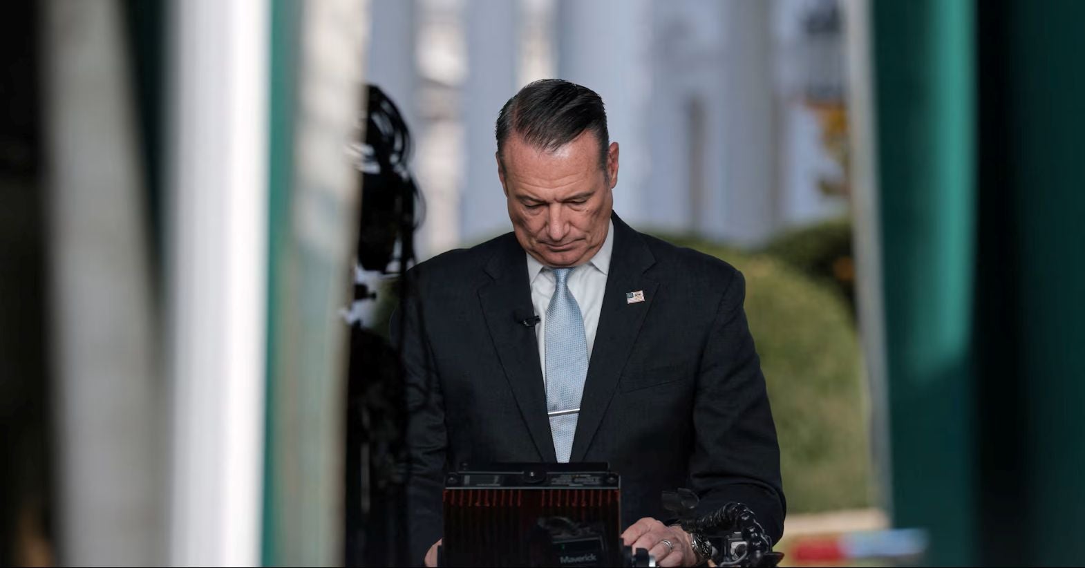 Demite-se diretor interino do ICE e responsável por plano de deportação de Trump