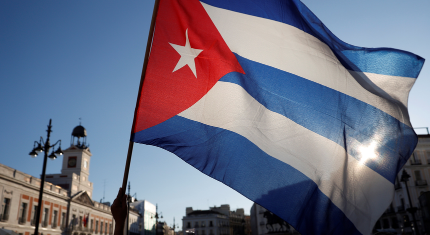 Depois dos protestos, Cuba acorda com centenas de detenções e sem Internet
