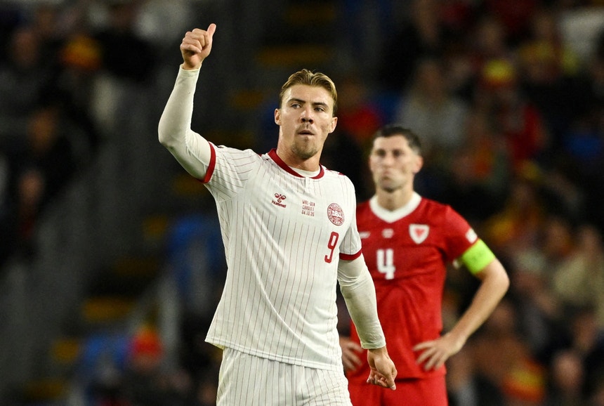 Dinamarca vence em Cardiff e isola-se no segundo lugar