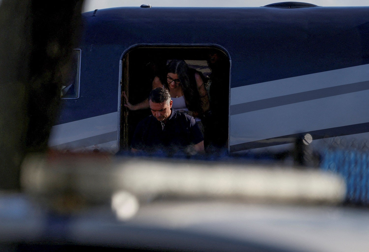 Avião com Flávio Bolsonaro e família aterra em Miami