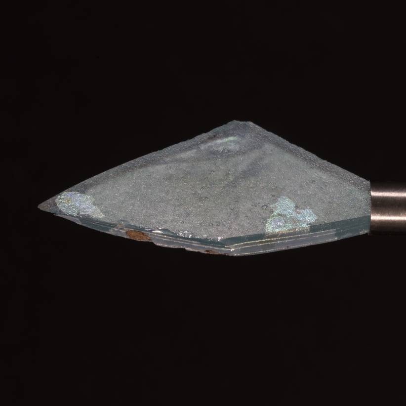  Fragmento de vidro de janela, associado a ricas casas romanas |  Nuno de Santos Loureiro - barlavento 