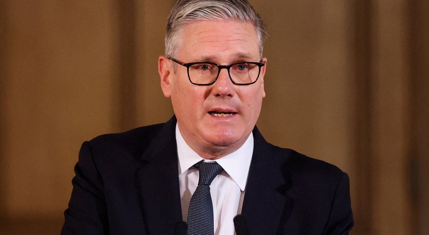 Imagem ilustrativa: Keir Starmer garante que não se demite