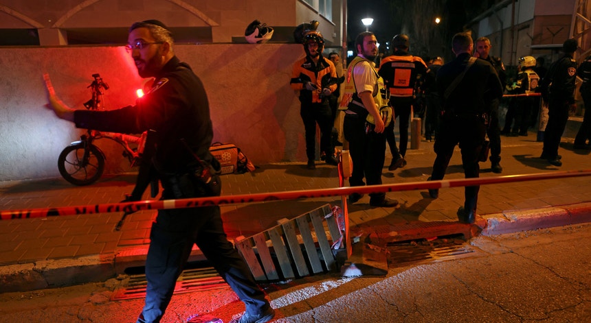 Operação de segurança perto de Tel Aviv após a morte de duas pessoas baleadas por um atirador

