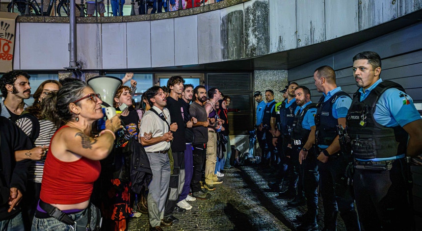 Violência no Porto. Manifestantes garantem que não provocaram, PSP fala em resistência