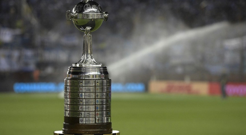 Palmeiras e Santos partem à conquista do desejado troféu

