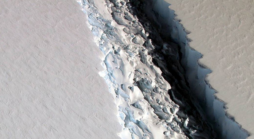 Os investigadores garantem que continuarão a seguir não só o impacto deste “corte” no Larsen C como também o percurso que o icebergue fará ao longo do tempo
