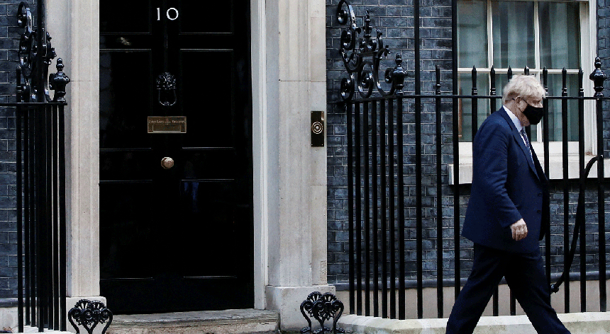 As polémicas têm valido ao primeiro-ministro exigências de demissão por parte de conservadores e trabalhistas no Parlamento.
