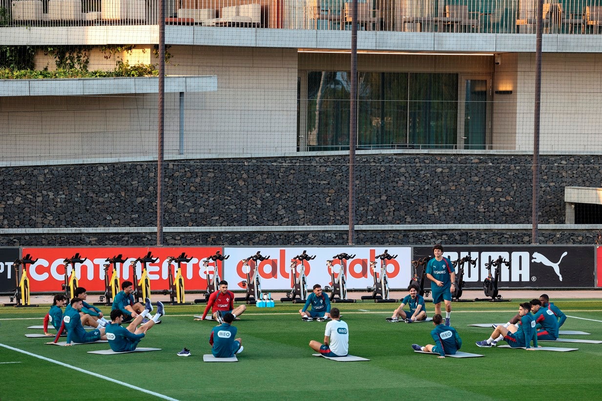 Pedro Gonçalves fica pelo ginásio no primeiro treino de Portugal