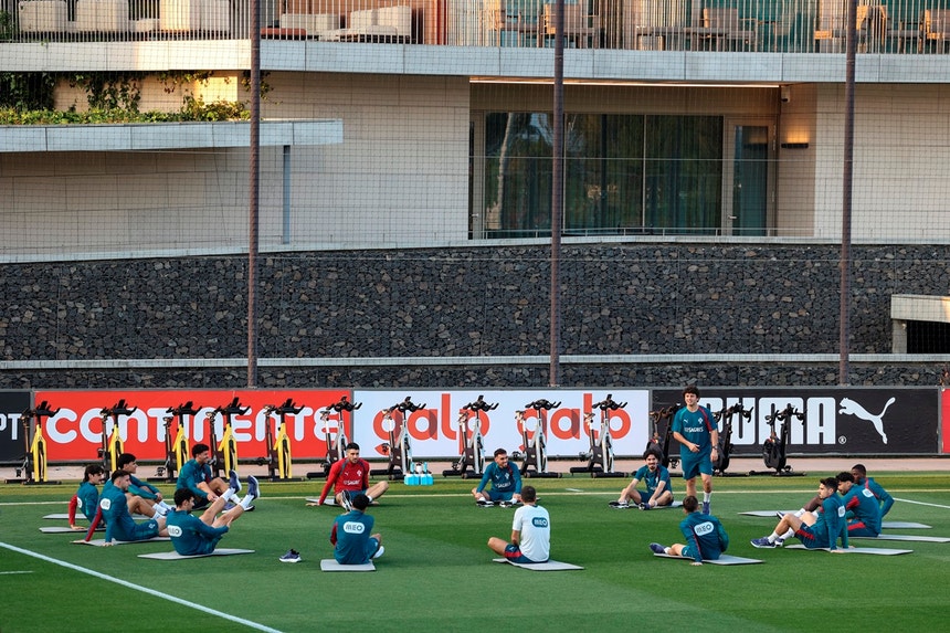 Pedro Gonçalves fica pelo ginásio no primeiro treino de Portugal
