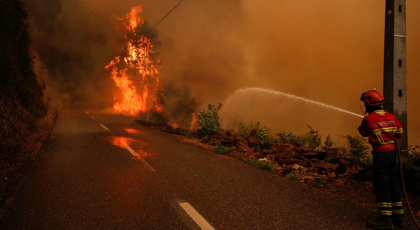 O incêndio que deflagrou em Pedrógão Grande provocou 64 mortos e mais de 200 feridos
